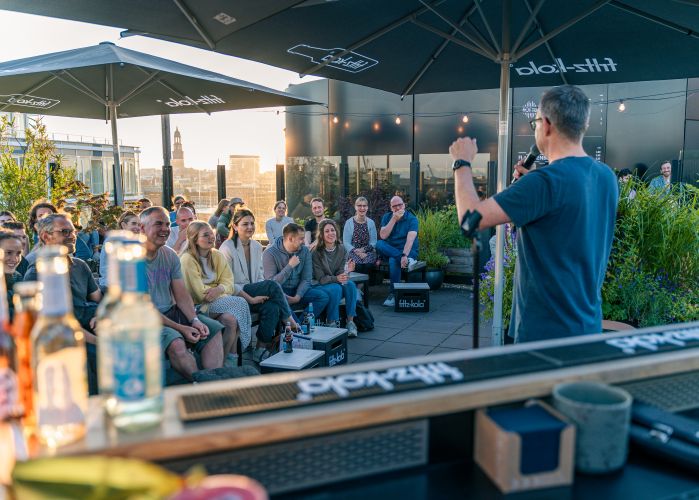 Open Air Comedy Show auf der Dachterrasse MOON46 im PIERDREI Hotel in der HafenCity Hamburg