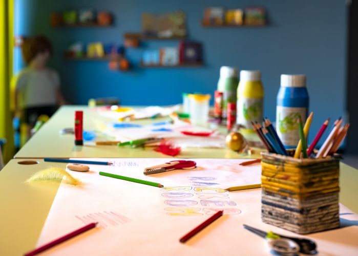 Spiel und Bastelstunde im Racker Room im PIERDREI Hotel HafenCity Hamburg