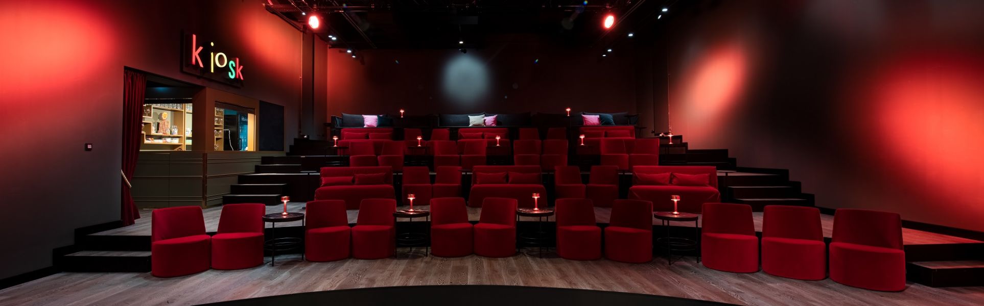 View of the kiosk and public area in the HAFENBÜHNE in a cozy lighting atmosphere